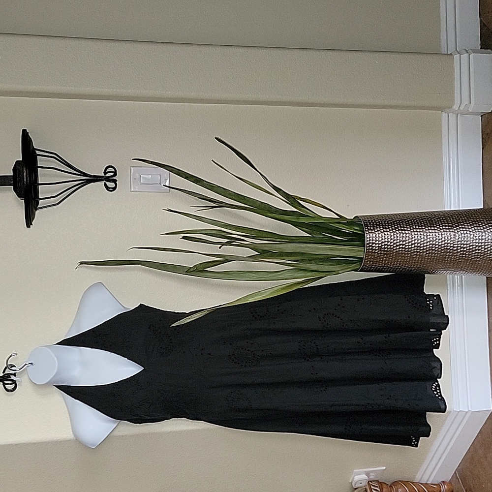 Bandolino Halter Black Flower Pattern Eyelet 100% cotton Dress size 12 - Picture 1 of 10